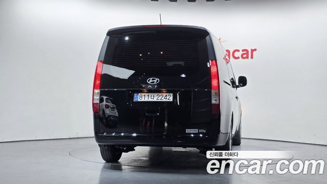 Hyundai Staria 2025 — photo 4