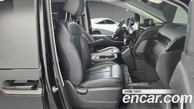 Hyundai Staria 2025 — photo 11