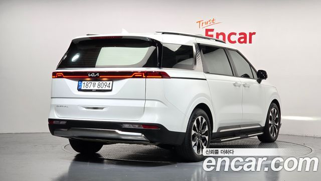 Kia Canival 2022 — photo 2
