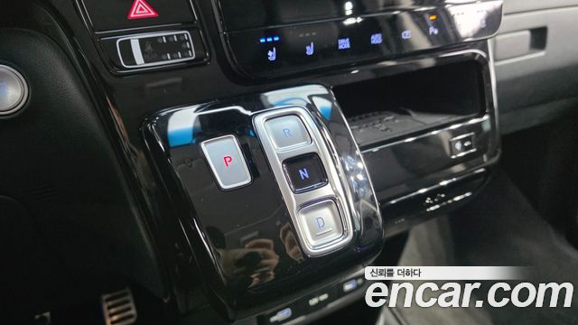 Hyundai Staria 2024 — photo 9