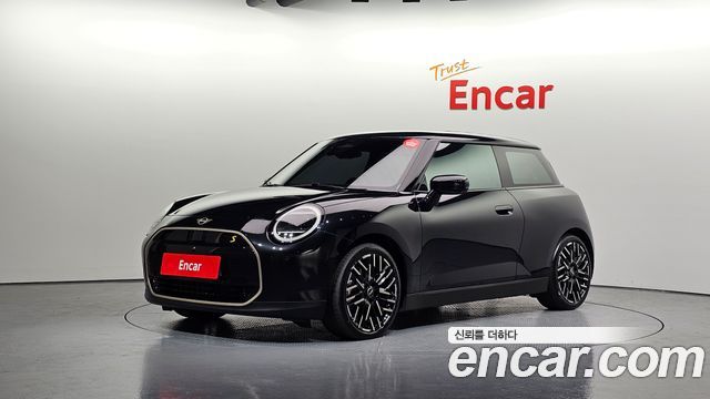 Mini Cooper 2024 — photo 1