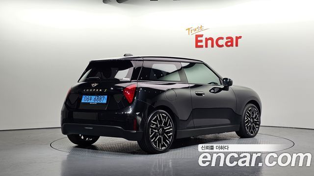 Mini Cooper 2024 — photo 2