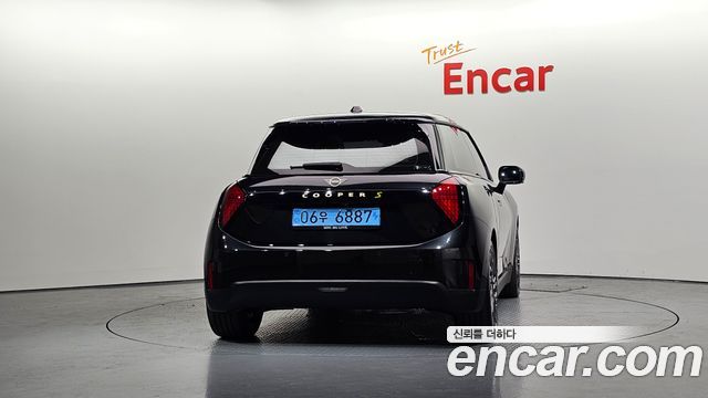 Mini Cooper 2024 — photo 4