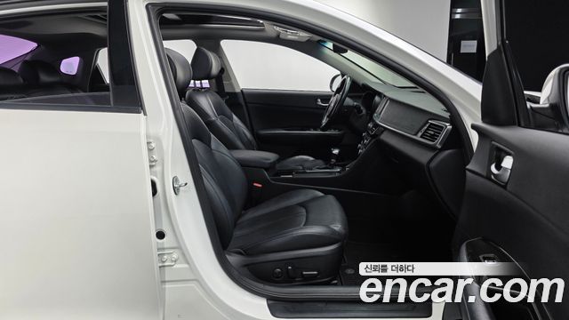 Kia K5 2016 — photo 11