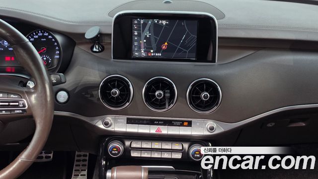 Kia Stinger 2018 — photo 21