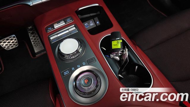 Genesis GV70 2021 — photo 12