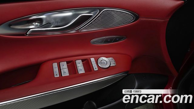 Genesis GV70 2021 — photo 24