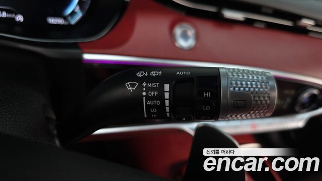 Genesis GV70 2021 — photo 35