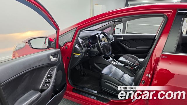 Kia K3 2013 — photo 10