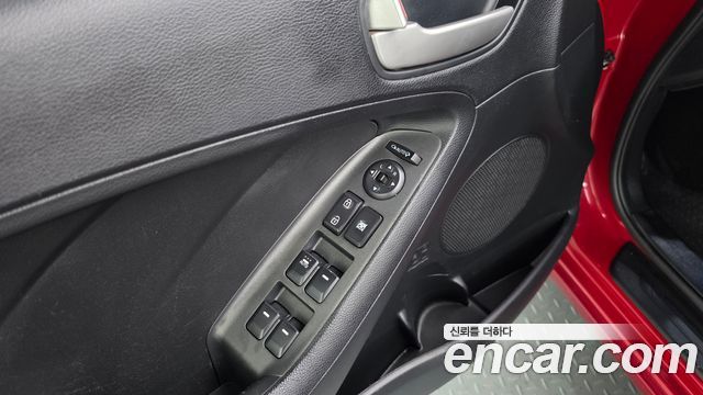 Kia K3 2013 — photo 20