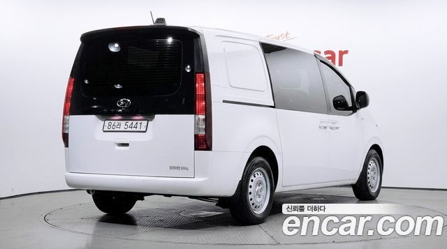 Hyundai Staria 2022 — photo 2