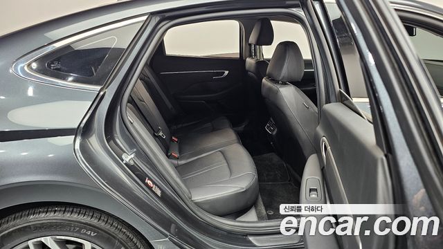 Hyundai Sonata 2022 — photo 17