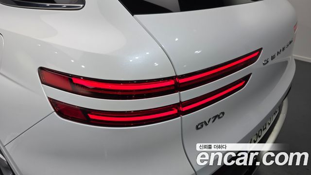 Genesis GV70 2025 — photo 9