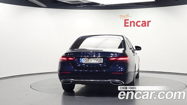 Mercedes-Benz E-Class 2021 — photo 4