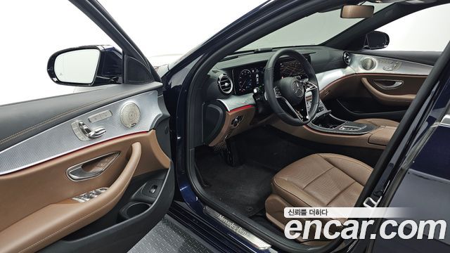 Mercedes-Benz E-Class 2021 — photo 17