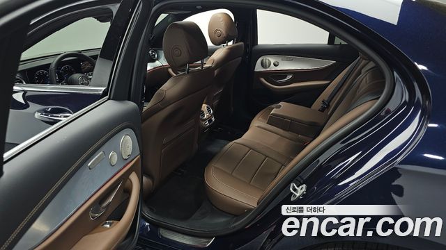 Mercedes-Benz E-Class 2021 — photo 18