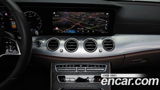 Mercedes-Benz E-Class 2021 — photo 20
