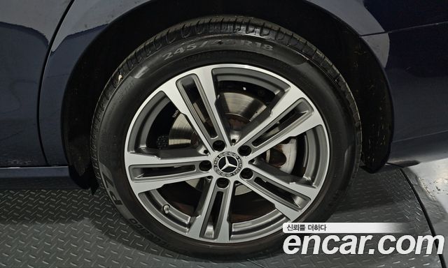 Mercedes-Benz E-Class 2021 — photo 7