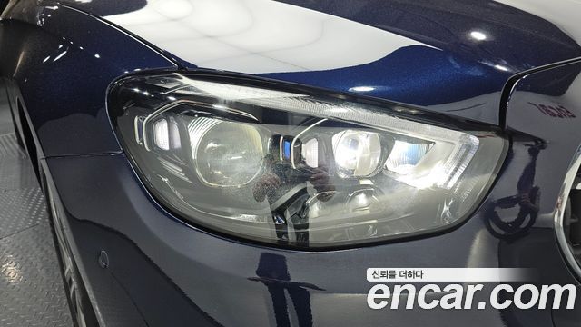 Mercedes-Benz E-Class 2021 — photo 8