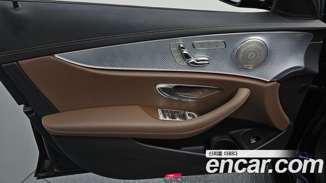 Mercedes-Benz E-Class 2021 — photo 14