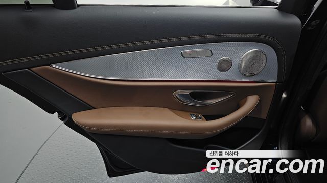 Mercedes-Benz E-Class 2021 — photo 15