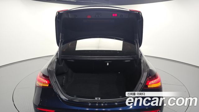 Mercedes-Benz E-Class 2021 — photo 30