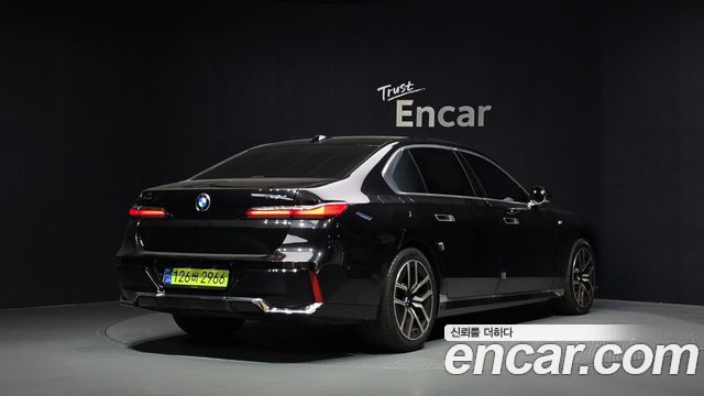 BMW 7-Series 2024 — photo 2