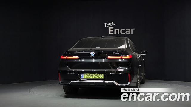 BMW 7-Series 2024 — photo 4
