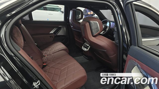 BMW 7-Series 2024 — photo 11