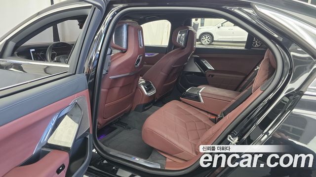 BMW 7-Series 2024 — photo 12