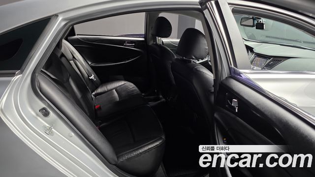 Hyundai Sonata 2012 — photo 17