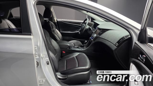 Hyundai Sonata 2012 — photo 18