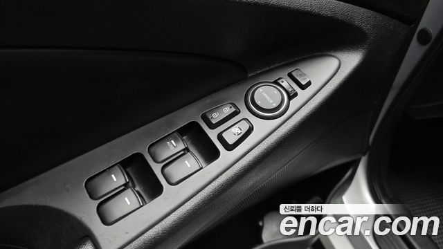 Hyundai Sonata 2012 — photo 27