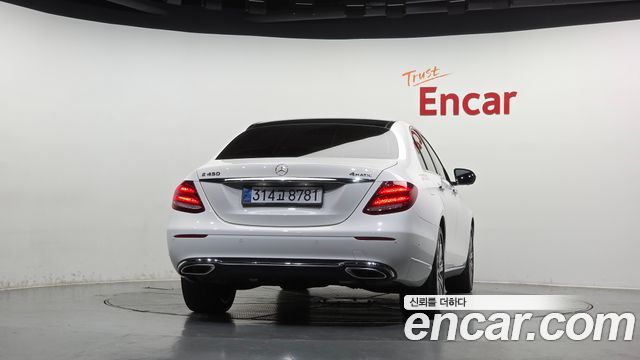 Mercedes-Benz E-Class 2019 — photo 4