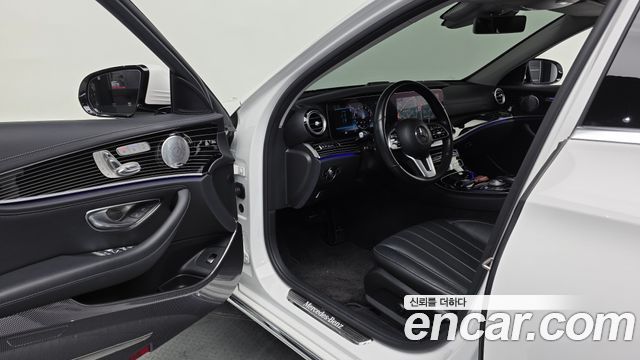 Mercedes-Benz E-Class 2019 — photo 10