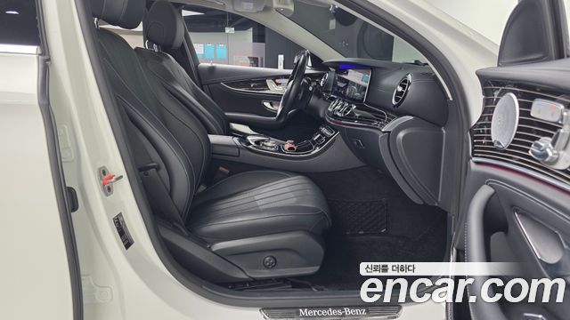 Mercedes-Benz E-Class 2019 — photo 11