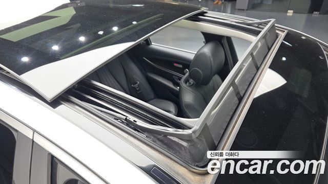 Mercedes-Benz E-Class 2019 — photo 19