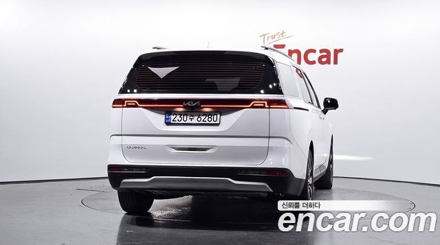 Kia Canival 2023 — photo 4
