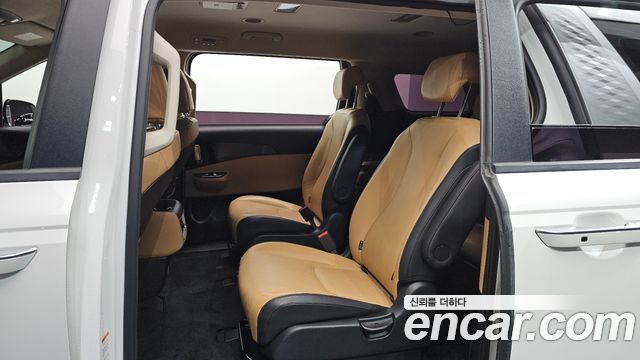 Kia Canival 2023 — photo 12