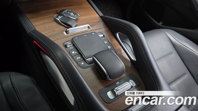Mercedes-Benz GLE-Class 2022 — photo 26