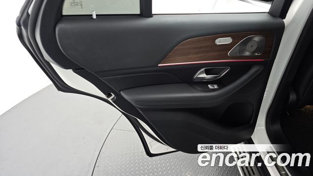 Mercedes-Benz GLE-Class 2022 — photo 15