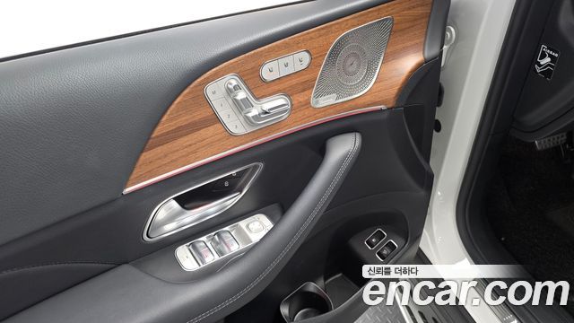 Mercedes-Benz GLE-Class 2022 — photo 29
