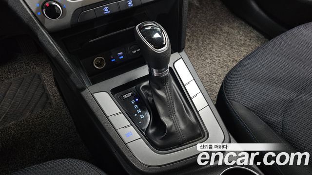 Hyundai AVANTE 2016 — photo 12