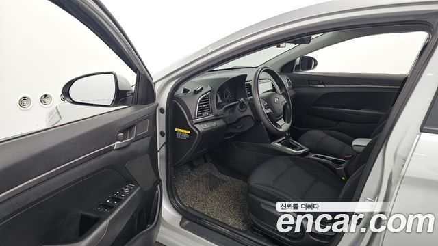 Hyundai AVANTE 2016 — photo 13