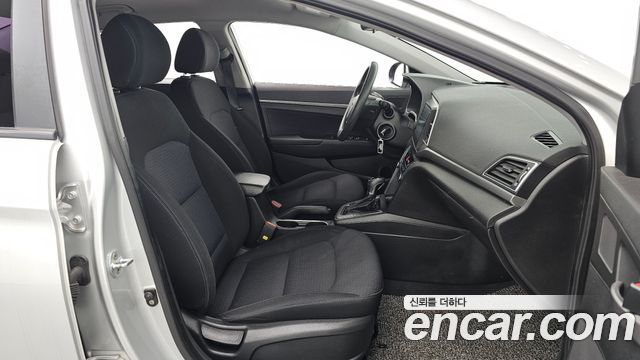 Hyundai AVANTE 2016 — photo 17
