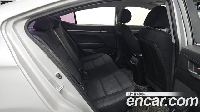Hyundai AVANTE 2016 — photo 18