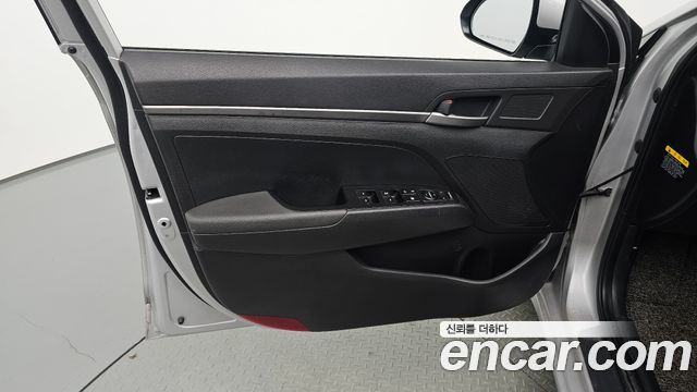 Hyundai AVANTE 2016 — photo 14