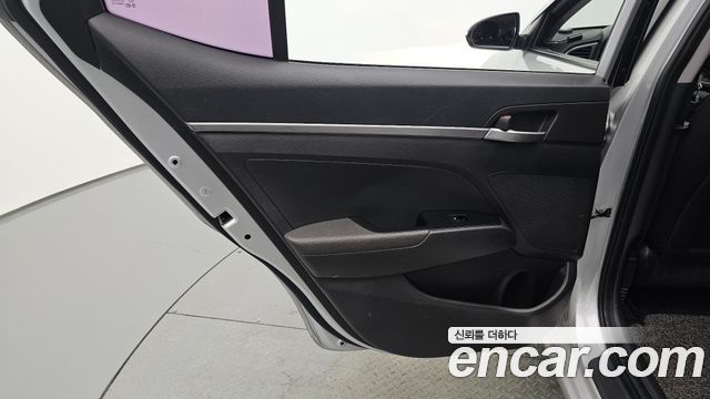 Hyundai AVANTE 2016 — photo 15