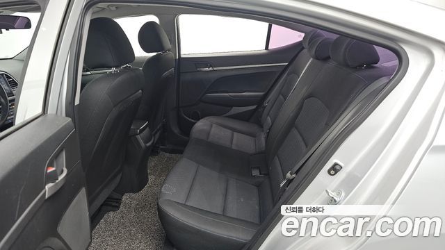 Hyundai AVANTE 2016 — photo 16