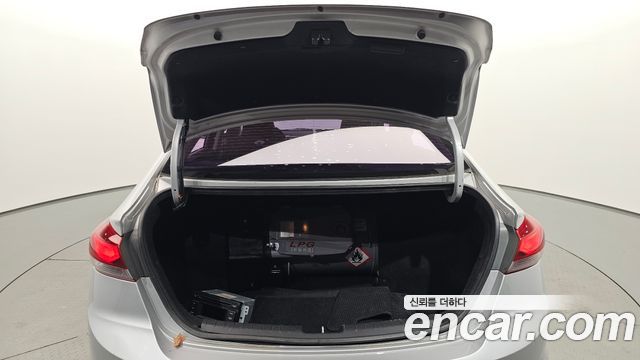 Hyundai AVANTE 2016 — photo 30